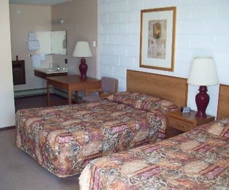 Red Lake Falls Chateau Motel מראה חיצוני תמונה